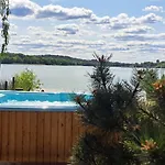 Mazurska Ostoja Na Polwyspie - Przy Samym Jeziorze *