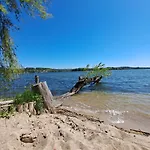 Mazurska Ostoja Na Polwyspie - Przy Samym Jeziorze *