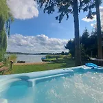 Mazurska Ostoja Na Polwyspie - Przy Samym Jeziorze