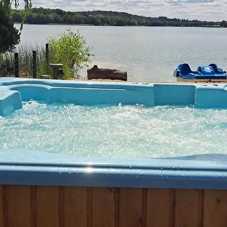 Mazurska Ostoja Na Polwyspie - Przy Samym Jeziorze Feriepark *